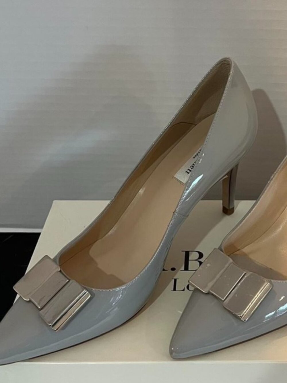 L.K. Bennett London, New, Light Gray Patent Leather Pumps w/Bows, Size: 9 - Picture 2 of 7